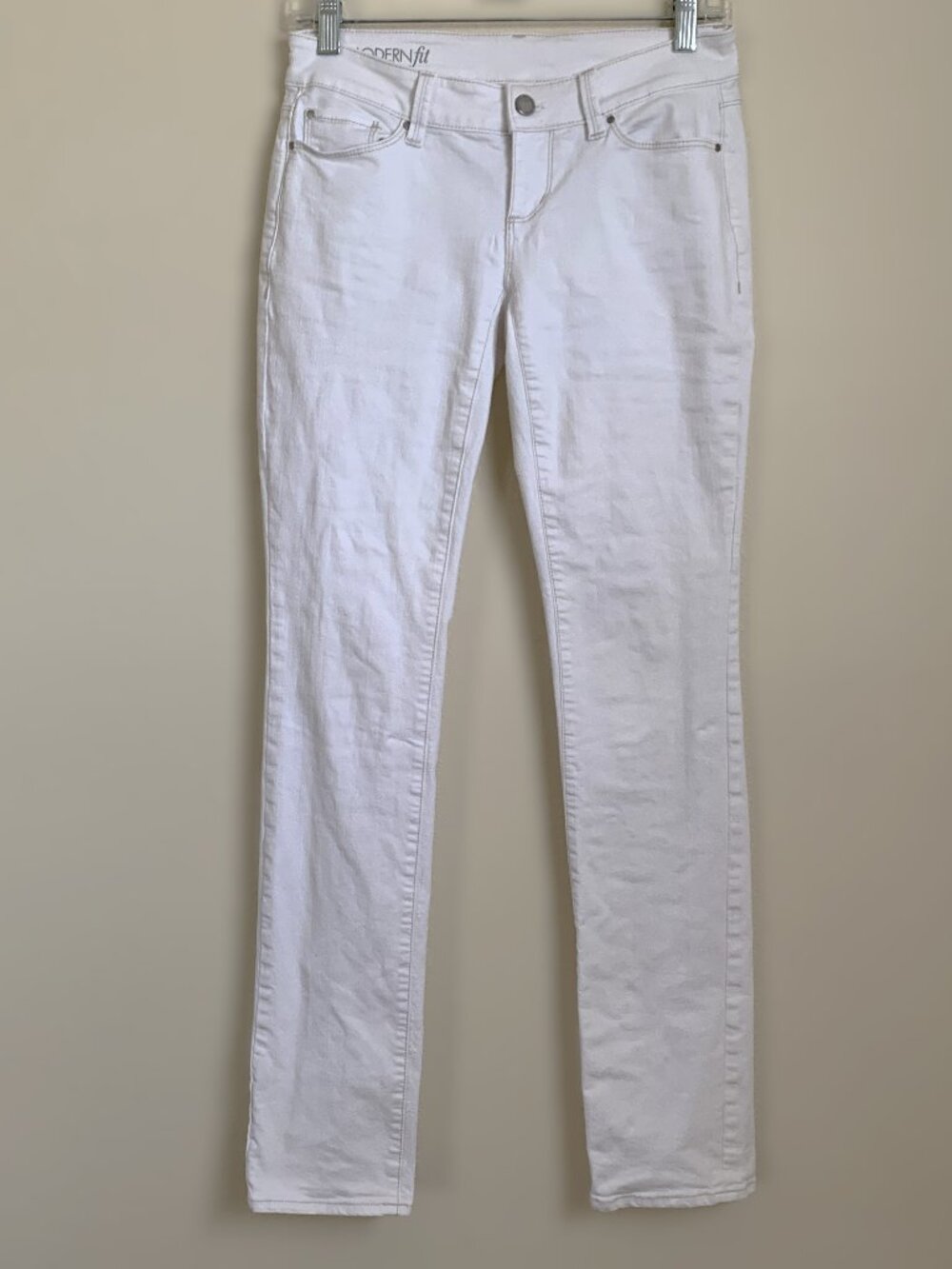 Ann Taylor Modern Fit White Jeans – Size 0